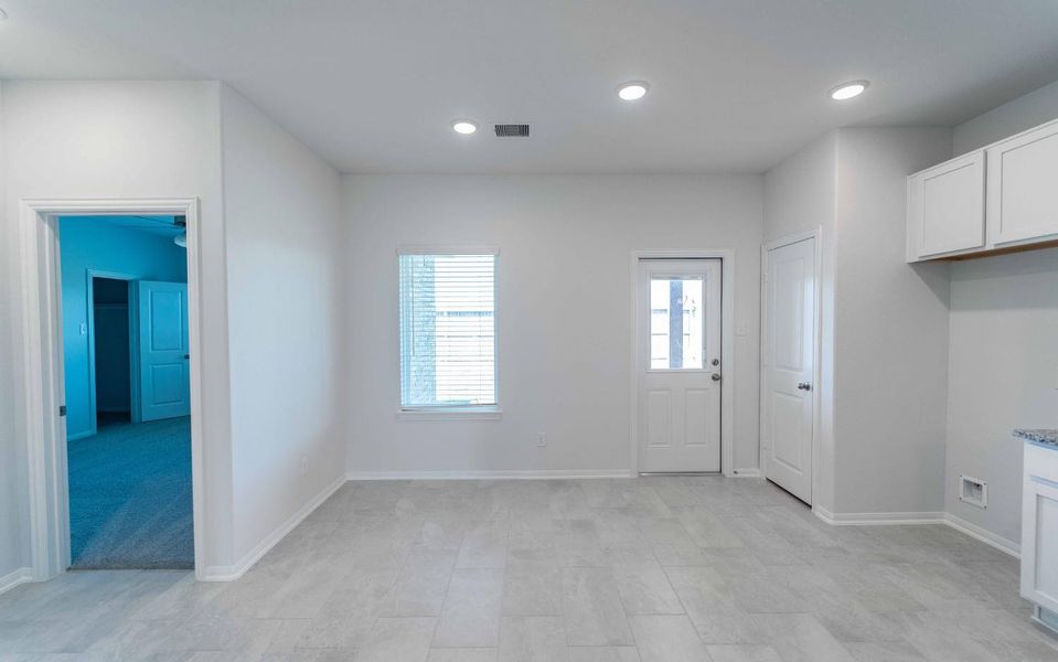 Spacious, unfurnished interior of a new home in Pecan Estates, Crosby (Image 5).