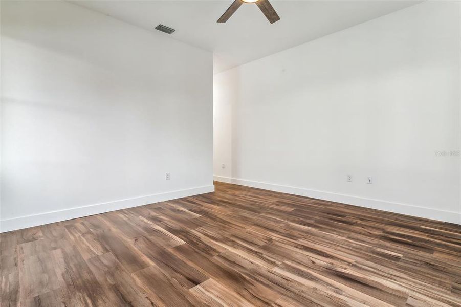 Spacious, unfurnished interior of a new home in , Tampa (Image 34).