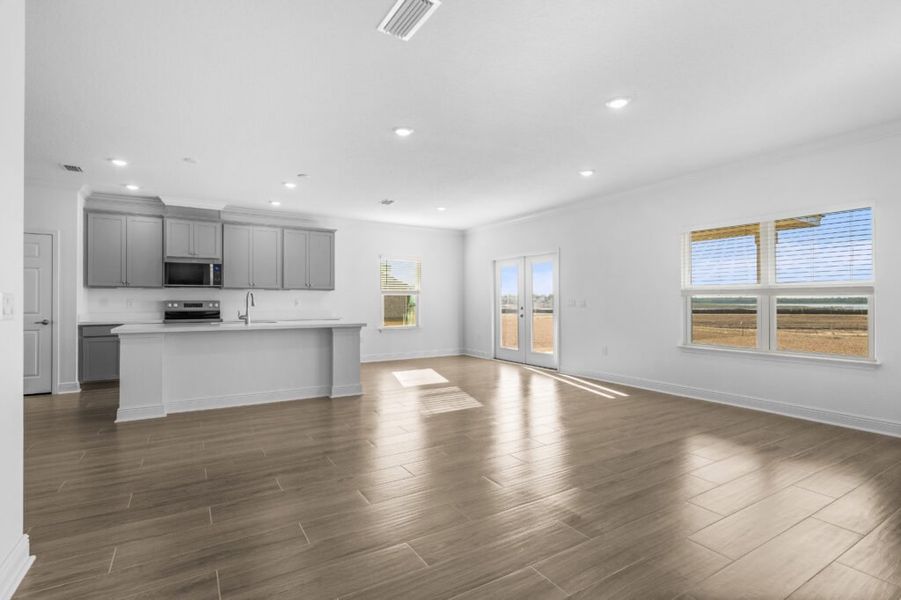 Spacious, unfurnished interior of a new home in Lake Merial, Panama City (Image 11).