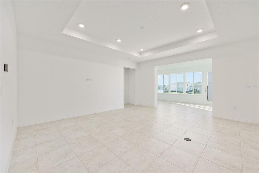 Spacious, unfurnished interior of a new home in Calesa Township, Ocala (Image 15).