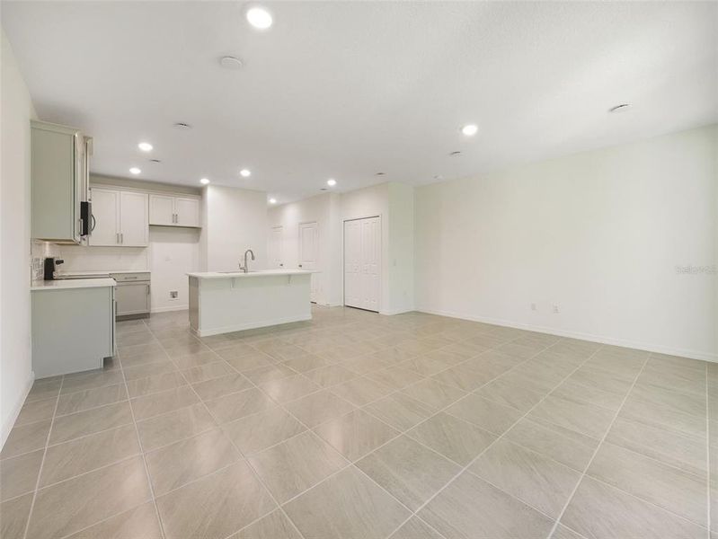 Spacious, unfurnished interior of a new home in Towns at Greenleaf, Oviedo (Image 21).