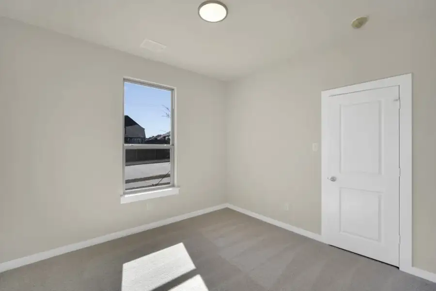 Representative unfurnished interior of a home built from the The Amherst by Lillian Custom Homes in Freeman Farm, Kaufman (Image 48).