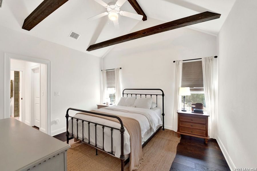 Furnished interior view inside a new home in , Bandera (Image 35).