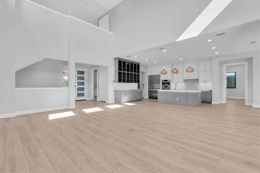 Spacious, unfurnished interior of a new home in , St. Petersburg (Image 30).