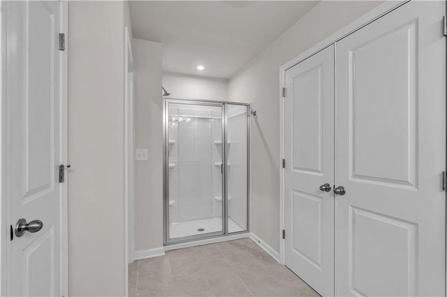 Spacious, unfurnished interior of a new home in Sweetlake Grove, Mableton (Image 21).