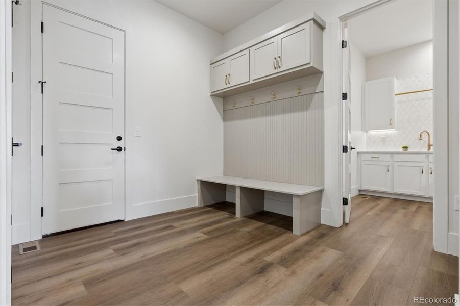 Mud room w/built in's