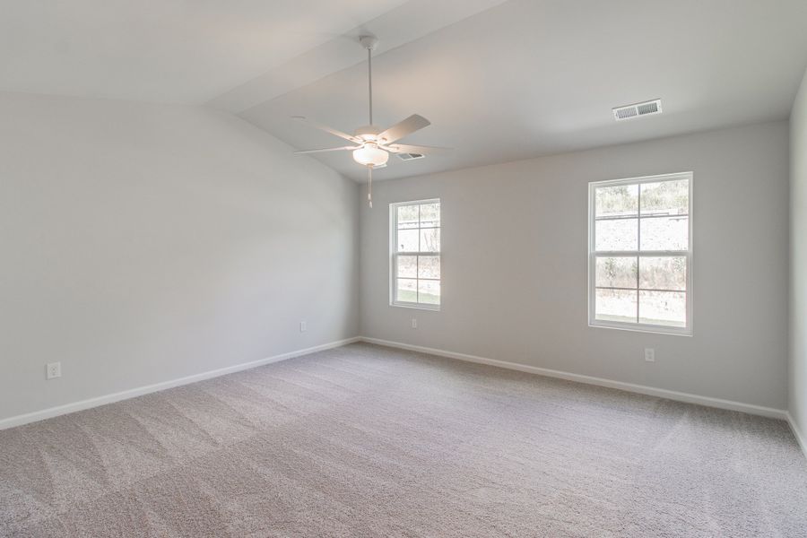Spacious, unfurnished interior of a new home in Bluefield, Lexington (Image 26).
