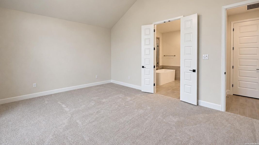 Spacious, unfurnished interior of a new home in Mayfair, New Braunfels (Image 20).