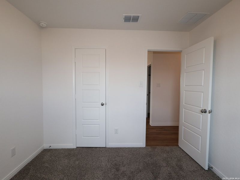 Spacious, unfurnished interior of a new home in Meadows at Clear Springs, New Braunfels (Image 20).
