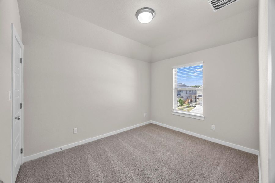 Spacious, unfurnished interior of a new home in Lakeside at Tessera, Lago Vista (Image 22).