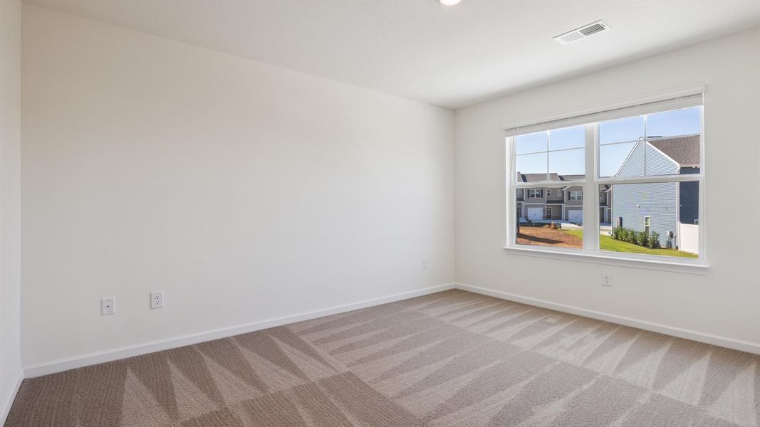 Spacious, unfurnished interior of a new home in Cherokee Crossing, Kodak (Image 10).