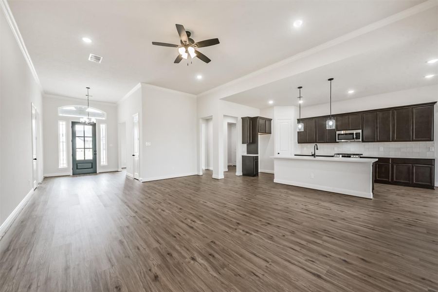 Spacious, unfurnished interior of a new home in , Baytown (Image 22).