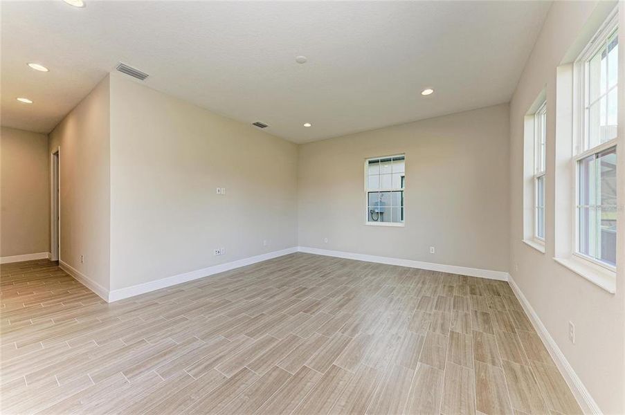 Spacious, unfurnished interior of a new home in Triple Creek, Riverview (Image 17). Spacious, unfurnished interior of a new home in Triple Creek, Riverview (Image 17).