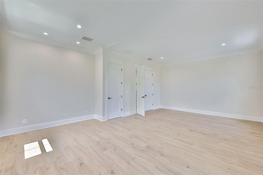 Spacious, unfurnished interior of a new home in , Tampa (Image 56).