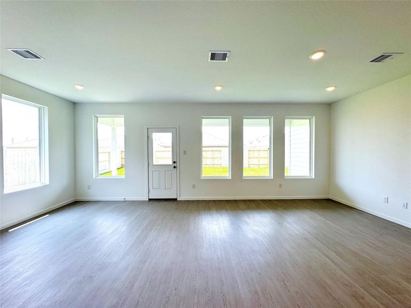 Spacious, unfurnished interior of a new home in Anniston, Katy (Image 36).