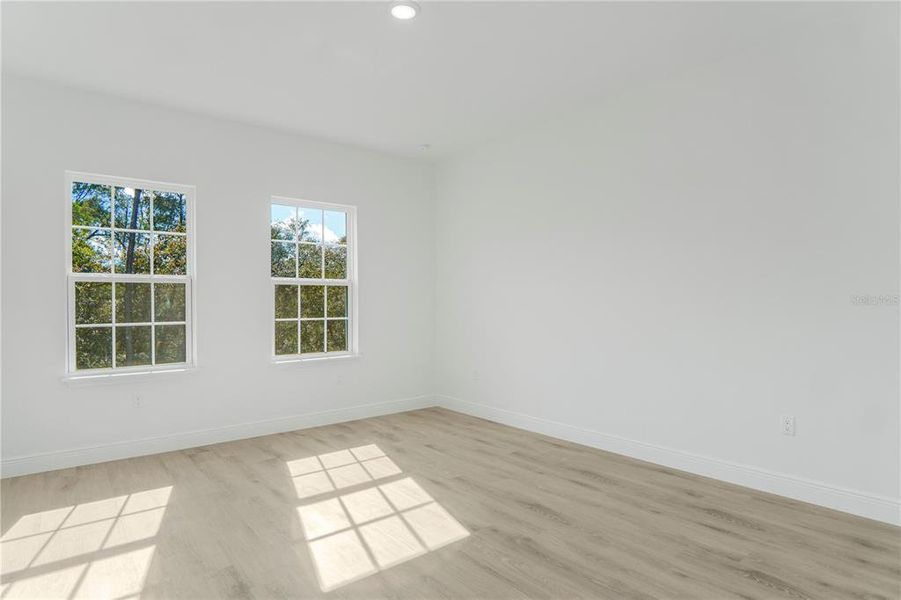 Spacious, unfurnished interior of a new home in , Ocala (Image 12).