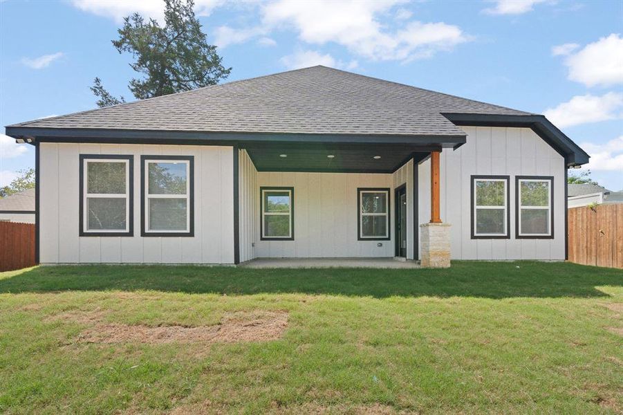 Exterior details and patio area of a home in , Fort Worth (Image 20).