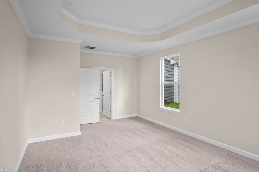 Spacious, unfurnished interior of a new home in Coastal Club of the Carolinas, Calabash (Image 10).