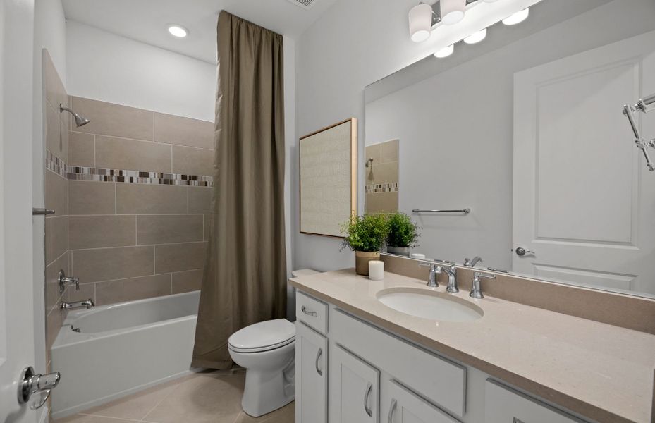 Furnished interior view inside a new home in Del Webb Catalina, Lakewood Ranch (Image 15).