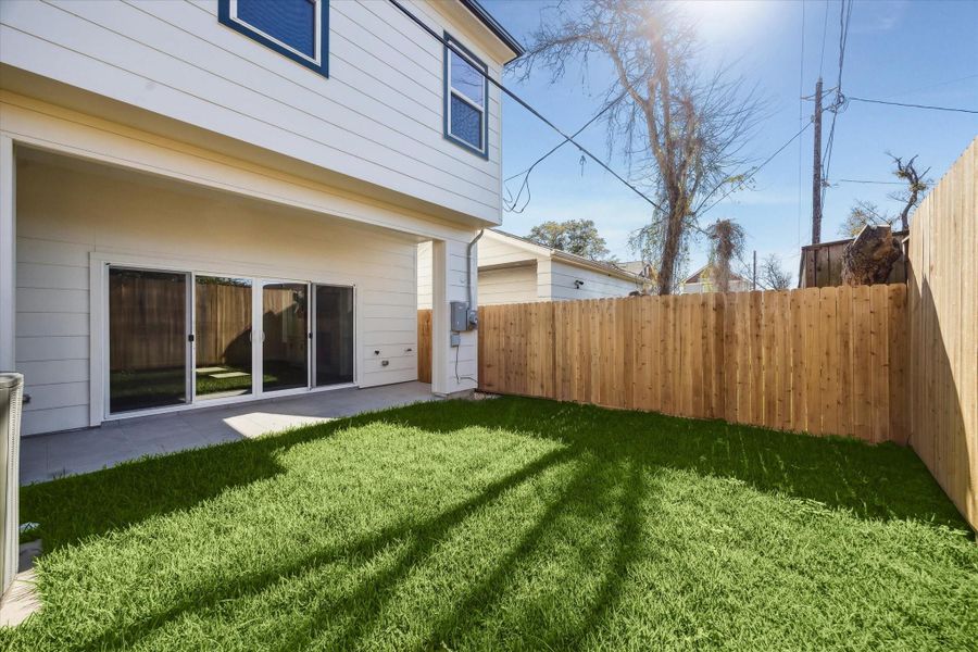 Exterior details and patio area of a home in Cordell Estates, Houston (Image 3).