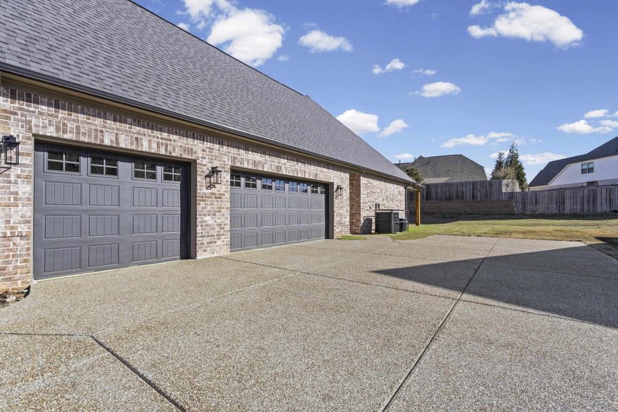 Exterior details and patio area of a home in White Oak, Arlington (Image 3).