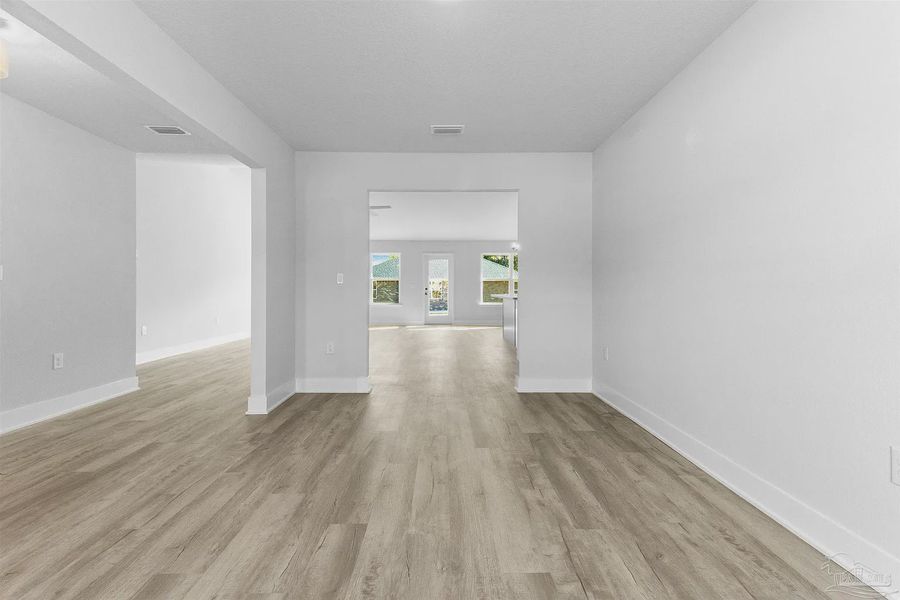 Spacious, unfurnished interior of a new home in Pecan Valley, Pensacola (Image 10).