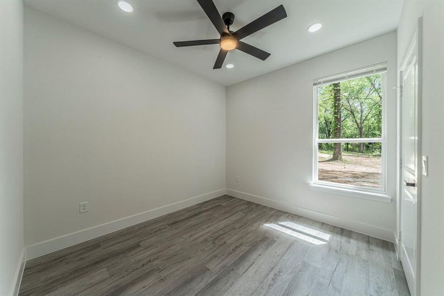 Spacious, unfurnished interior of a new home in , Malakoff (Image 12).