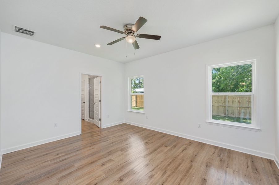 Representative unfurnished interior of a home built from the Franklin by CJL Homes in McCarthy Estates, Defuniak Springs (Image 28).