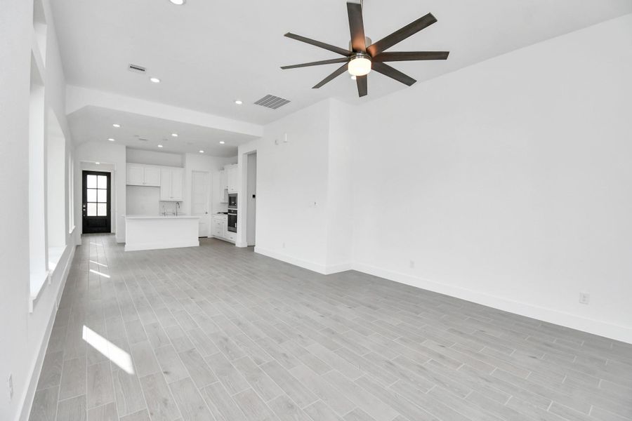 Spacious, unfurnished interior of a new home in Arabella on the Prairie: Signature Collection, Richmond (Image 20).