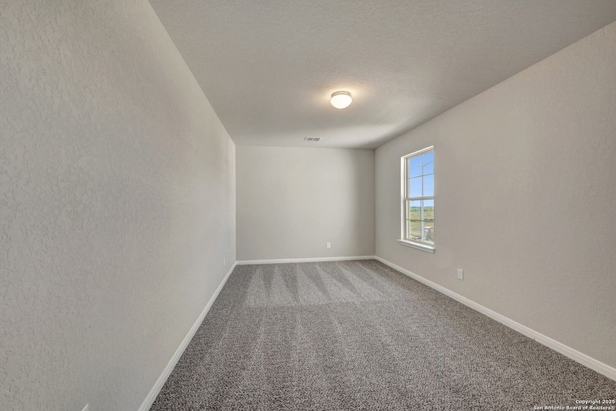 Spacious, unfurnished interior of a new home in Park Place, New Braunfels (Image 31).