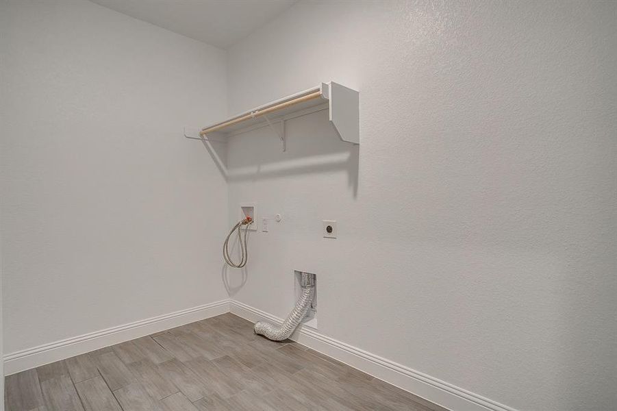 Spacious, unfurnished interior of a new home in Oak Hills, Burleson (Image 25).