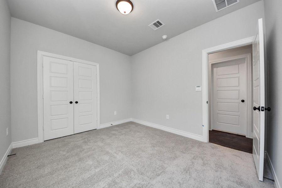 Spacious, unfurnished interior of a new home in Hill & Dale Ranch, Splendora (Image 27).