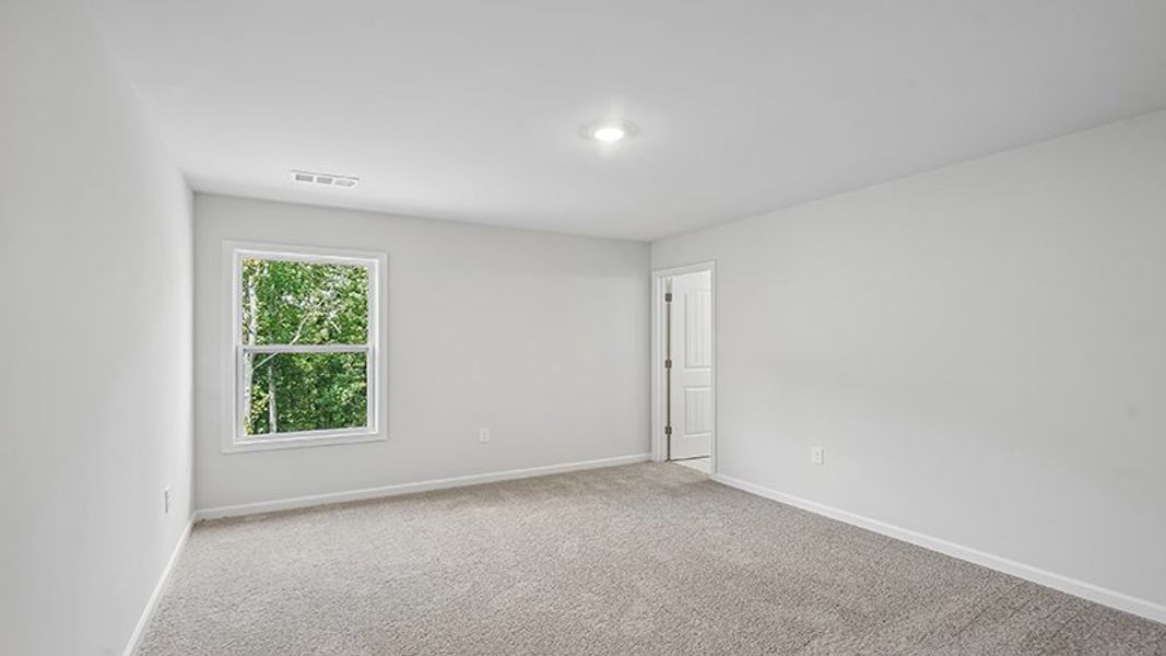 Representative unfurnished interior of a home built from the Sonoma by D.R. Horton in Thalley Creek Estates, Cumming (Image 28).