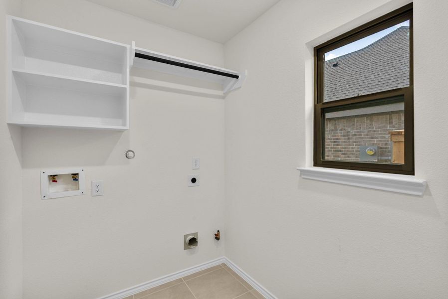 Spacious, unfurnished interior of a new home in Grand Central Park, Conroe (Image 26).