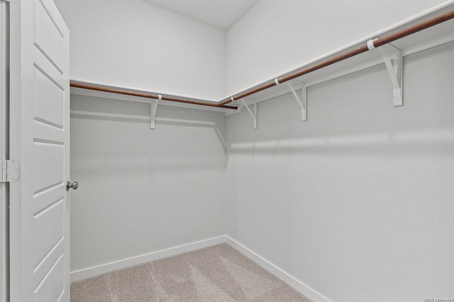 Spacious, unfurnished interior of a new home in Spring Creek, San Antonio (Image 24).