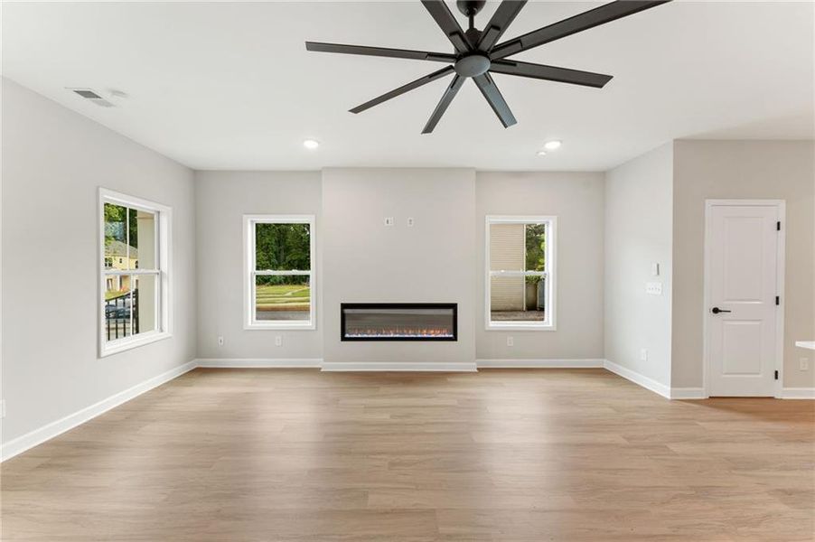 Spacious, unfurnished interior of a new home in East Park Village, Kennesaw (Image 16).