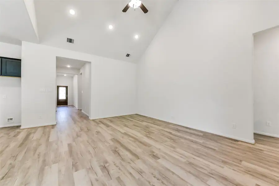 Spacious, unfurnished interior of a new home in Encino Estates, Dayton (Image 19). Spacious, unfurnished interior of a new home in Encino Estates, Dayton (Image 19).