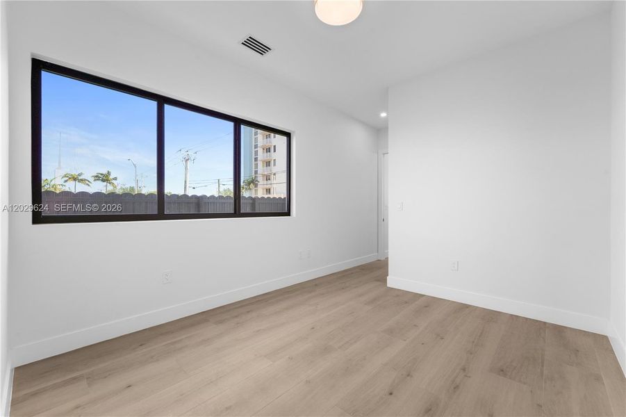 Spacious, unfurnished interior of a new home in , Miami (Image 23).