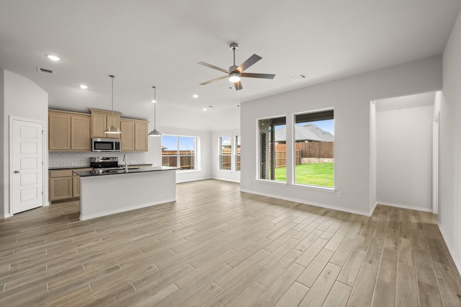 Spacious, unfurnished interior of a new home in Summer Crest, Fort Worth (Image 19). Spacious, unfurnished interior of a new home in Summer Crest, Fort Worth (Image 19).