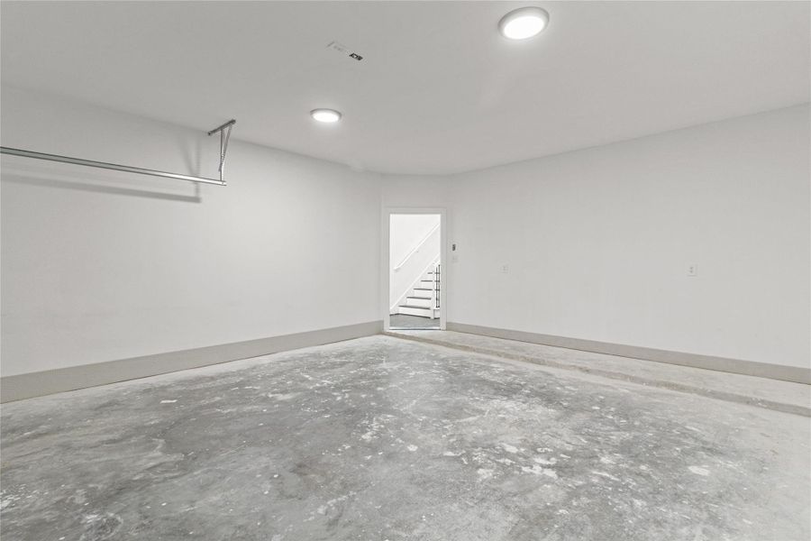 Spacious, unfurnished interior of a new home in , Houston (Image 15).