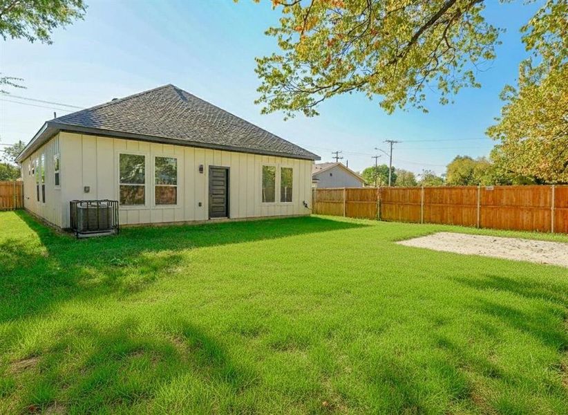 Exterior details and patio area of a home in , Dallas (Image 3).