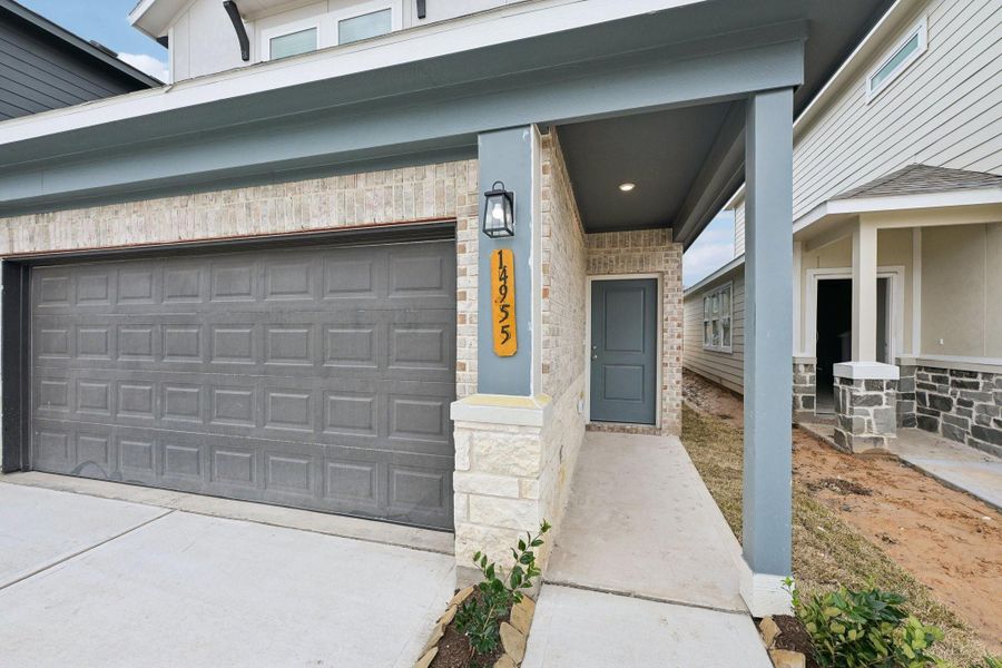 Welcome to this charming entryway! You can incorporate decorative pieces to craft a warm and inviting atmosphere for your visitors.