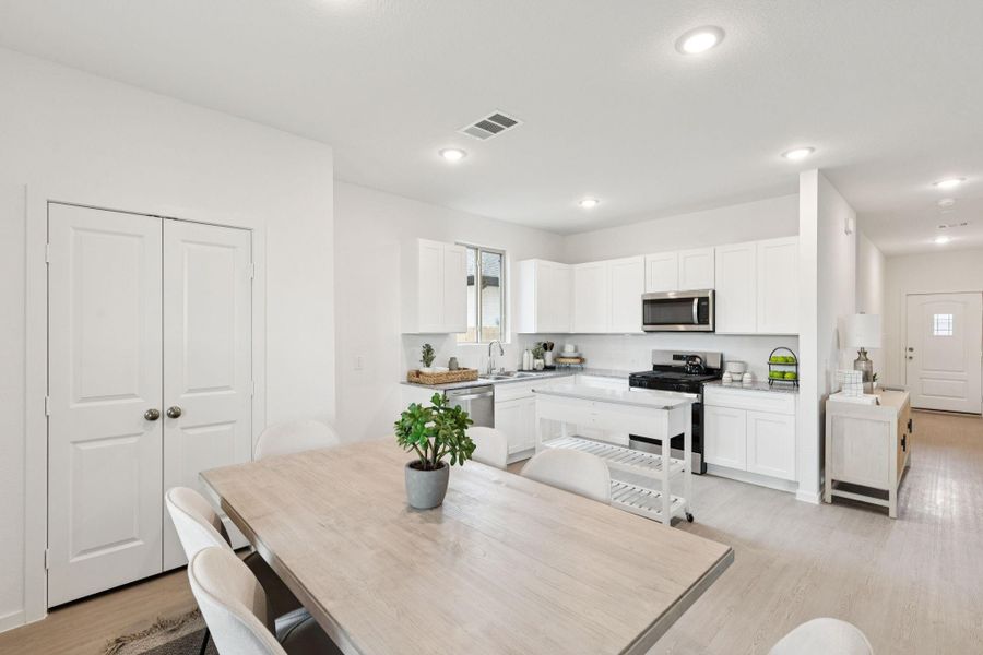 Furnished interior view inside a new home in River Ranch, Dayton (Image 4).
