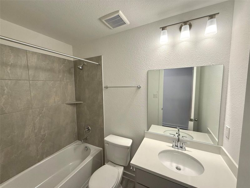 Furnished interior view inside a new home in Creeks Crossing, Elgin (Image 9).