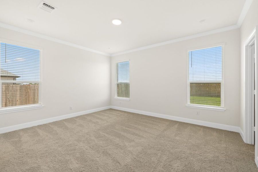 Spacious, unfurnished interior of a new home in Overlook Ranch, Georgetown (Image 21).