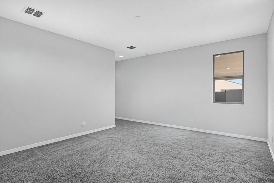 Spacious, unfurnished interior of a new home in Allen Ranches, Litchfield Park (Image 13).