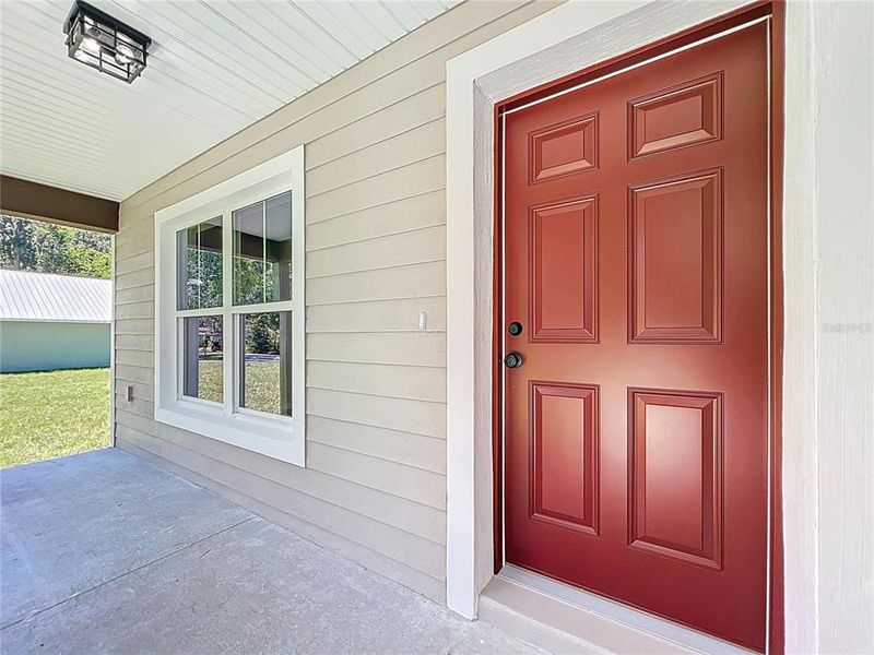 Exterior details and patio area of a home in , Lake Panasoffkee (Image 3).