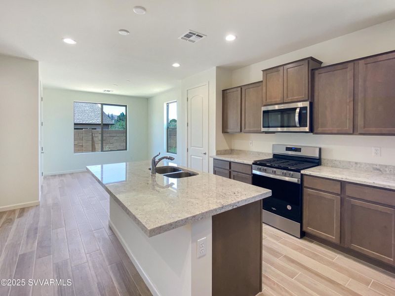 EUGENE (4) EUGENE (4)