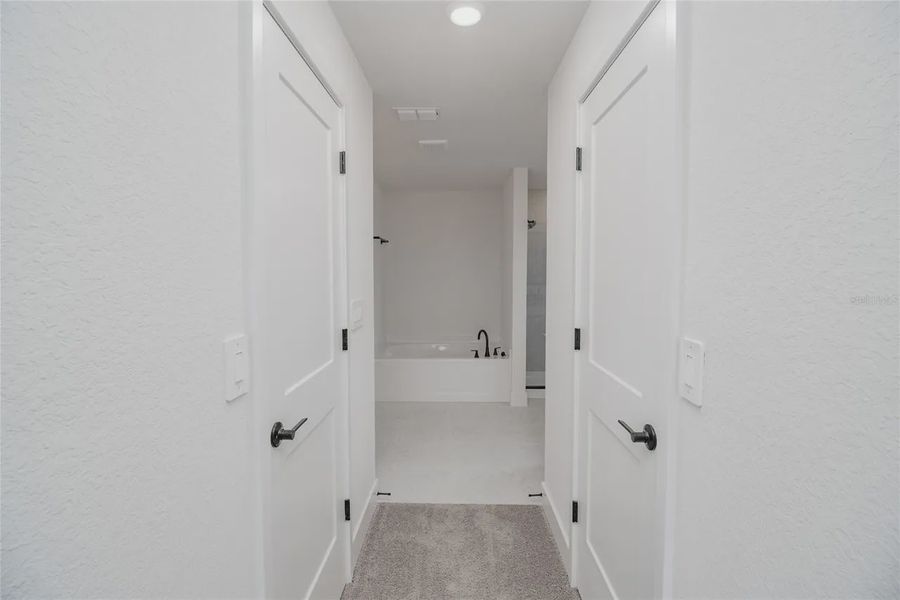 Spacious, unfurnished interior of a new home in Hickory Ridge Estates, Lake Wales (Image 25).