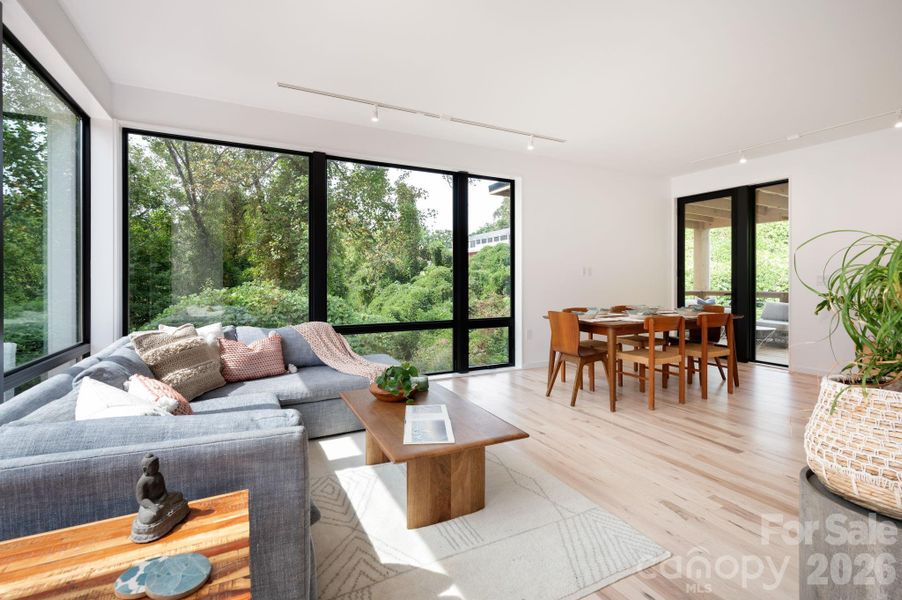 Open Flowing Floor Plan